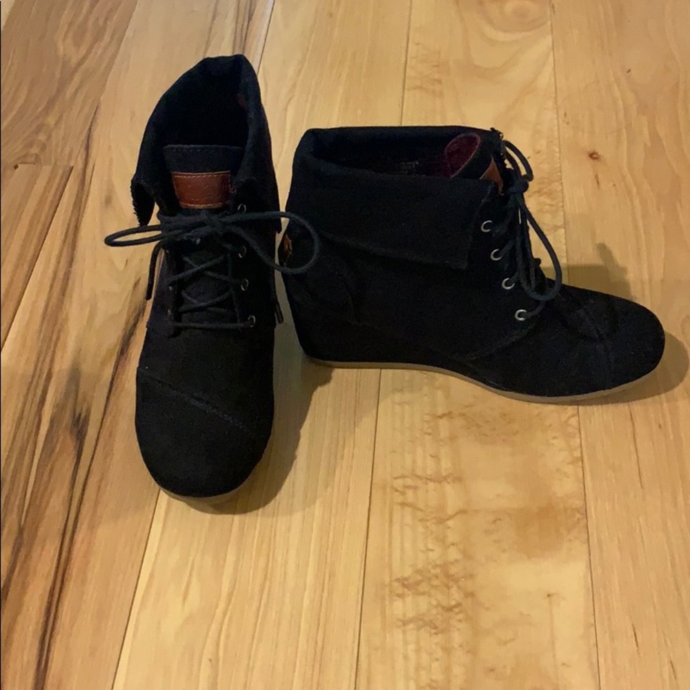 Cute wedge boots!